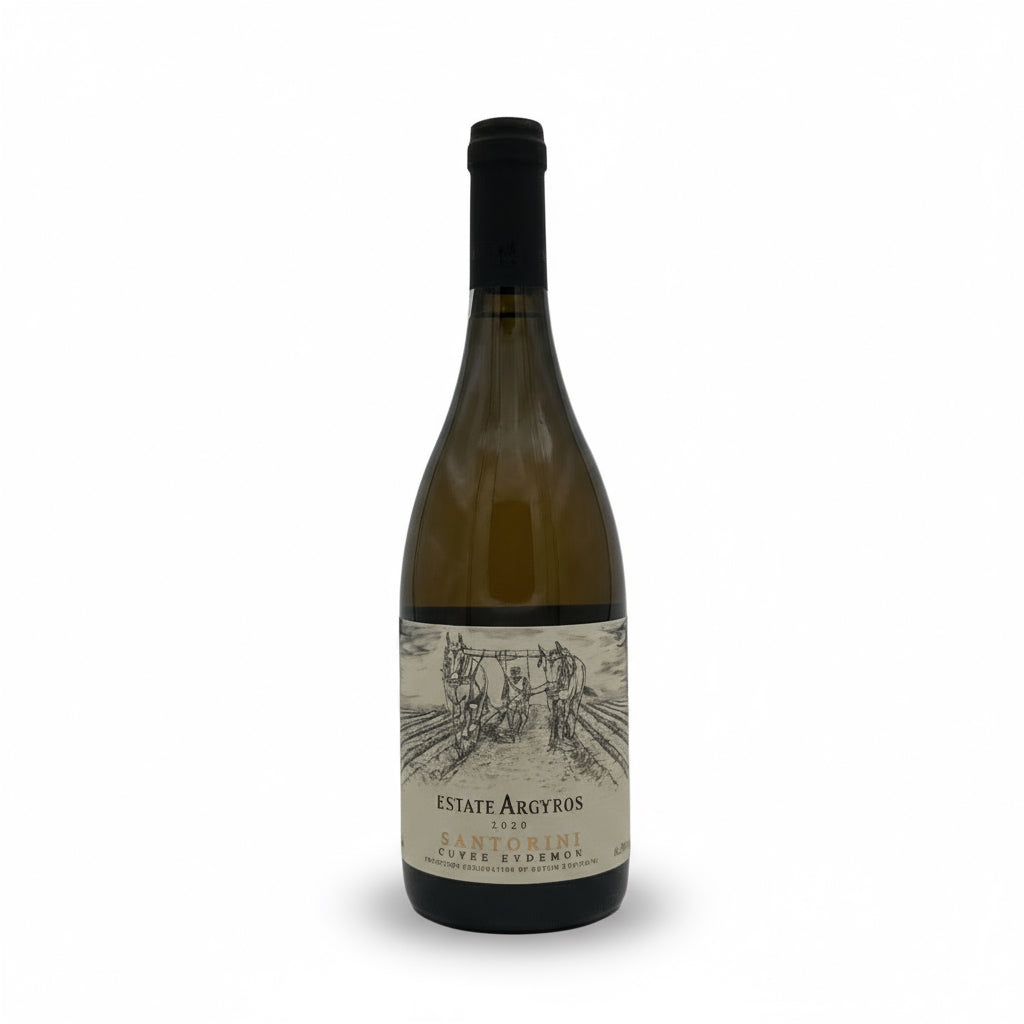 Weißwein Argyros Estate Assyrtiko Cuvee Evdemon 2020 in einer Flasche, mit Etikett und Weinglas, Nahaufnahme