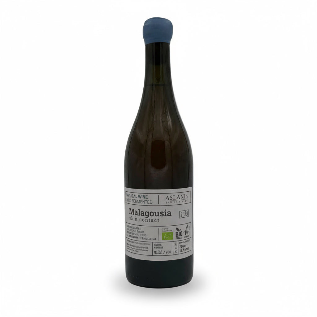 Weißwein Aslanis Winery Malagousia WF 2022 BIO in einem Weinglas, hellgelbe Farbe, präsentiert in einem Weinglas.