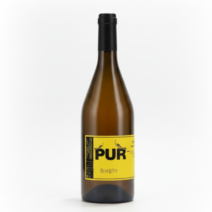 Weißwein Château de Revelette PUR Blanc VdF BIO in einem Weinglas mit Flasche davor, Bio-Label sichtbar.