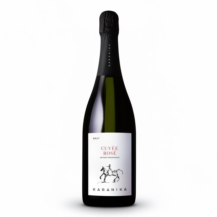 Domaine Karanika Cuvee Rose Brut 2021 Bio, eleganter Schaumwein mit rosa Farbe in einer Flasche, Nahaufnahme des Etiketts