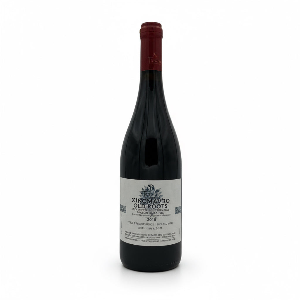 Domaine Tatsis Xinomavro Old Roots Bio Rotwein im Glas, dunkle Fruchtaromen und aromatische Tiefe, 2017 Jahrgang.