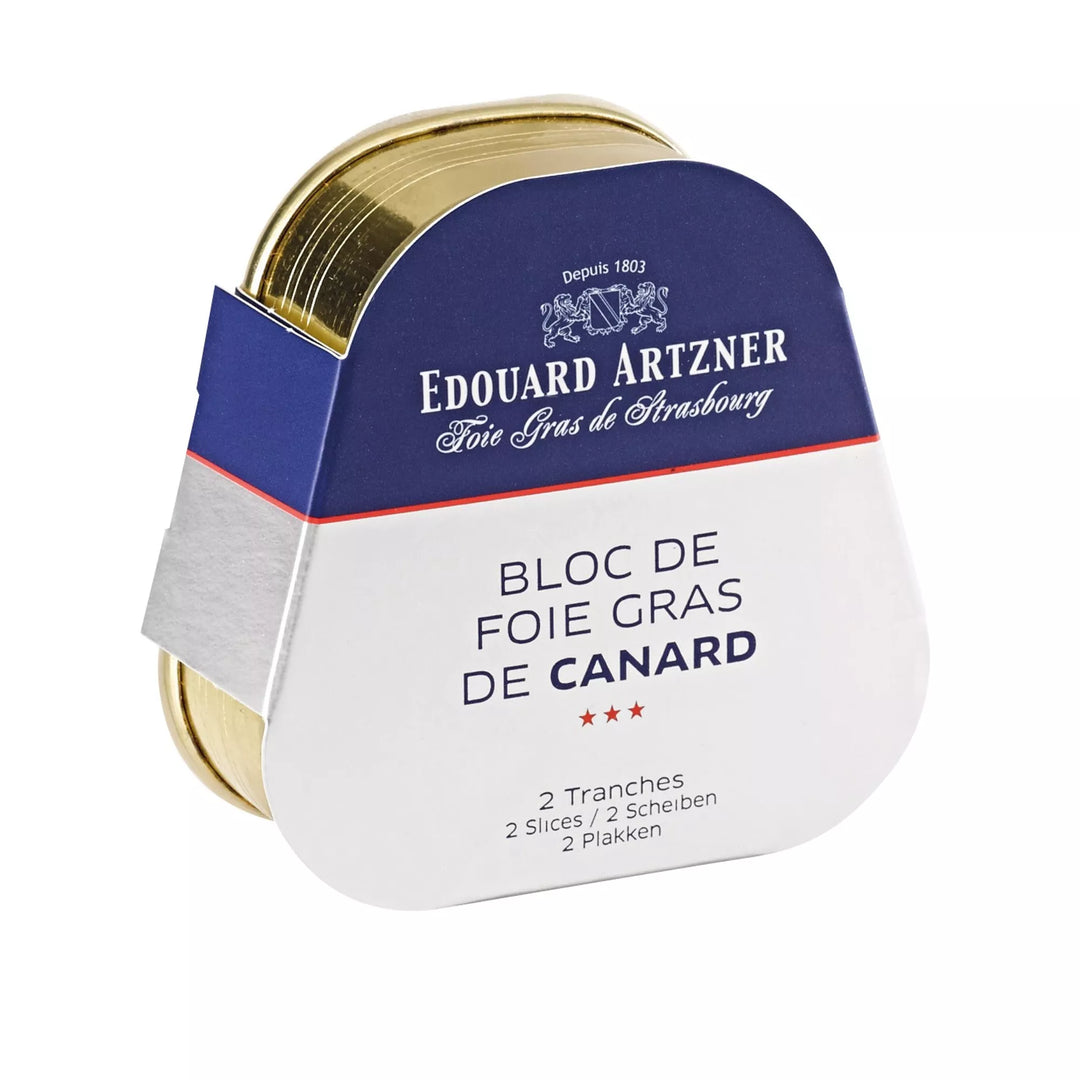 Feinste Block Entenstopfleber von Edouard Artzner, 2 Scheiben auf einer eleganten Platte, feine Foie Gras Spezialität.