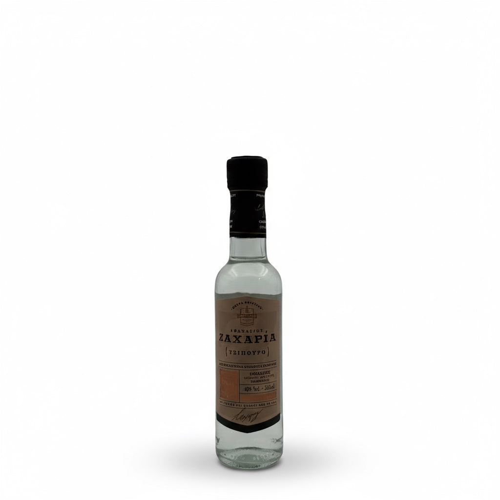 Glasflasche mit 0,2L Tsipouro Spirituose von Lost Lake Distillery, klare Flüssigkeit in stilvoller Verpackung.
