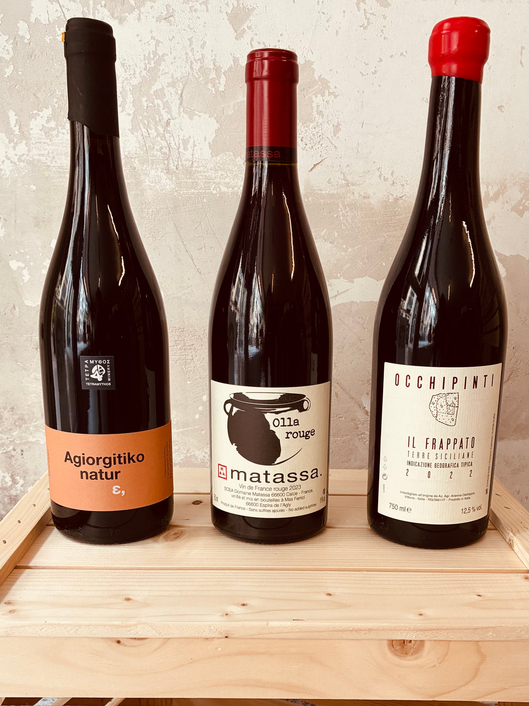 Natürliches rotes Weinpaket mit lebendigen, eleganten Naturweinen, perfekt für den Sommer, von Weinhandel Holy Grail Köln.