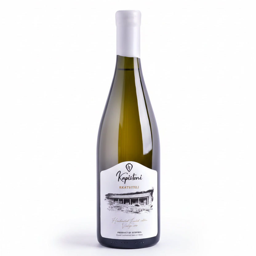 Rkatsiteli Qvevri Orangewein 2019 von Kapistoni Winery in einer Weinflasche, weißer Orangewein aus Georgien.