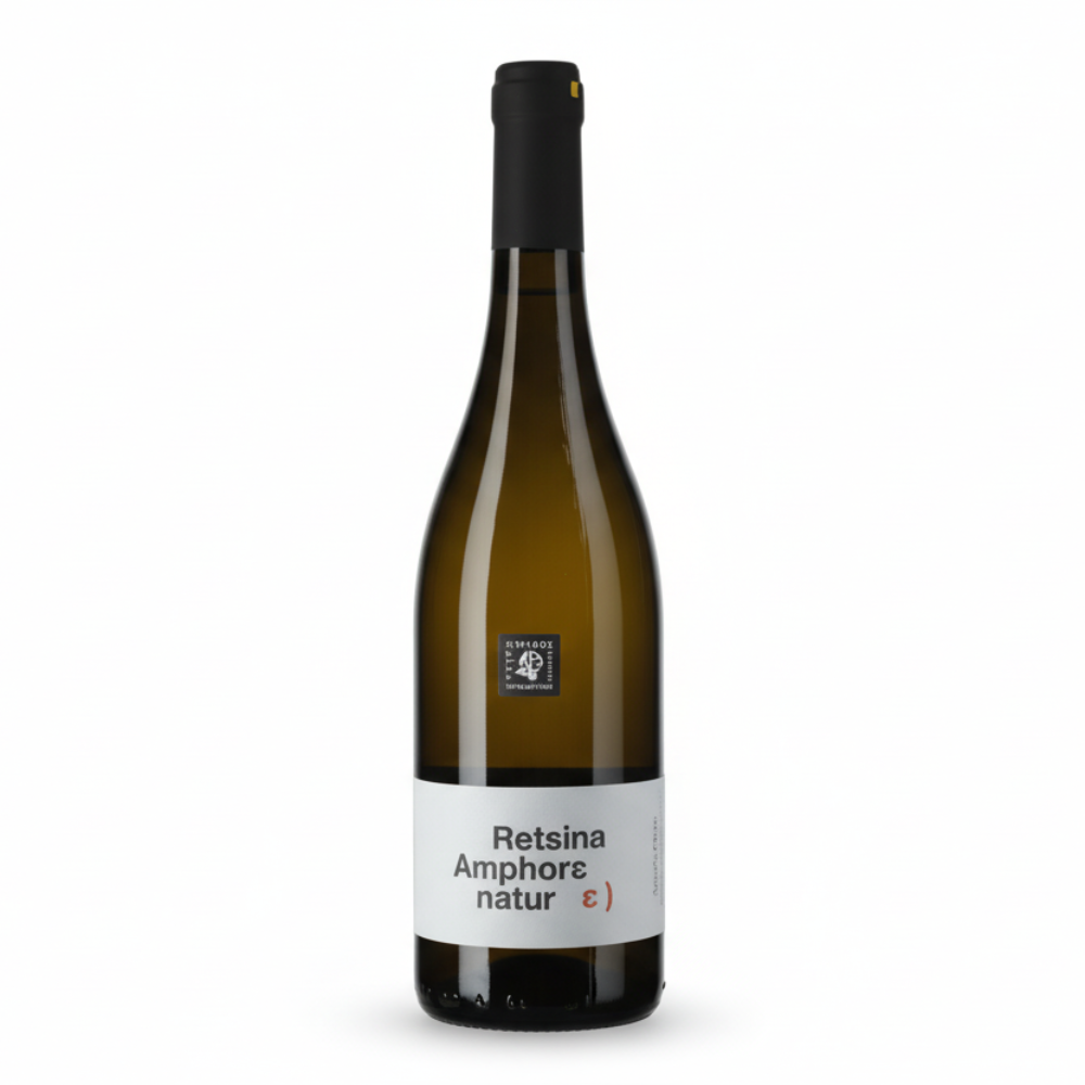 Weißwein Tetramythos Winery Retsina Naturε BIO in einer Flasche, mit traditionellem Etikett, auf weißem Hintergrund.