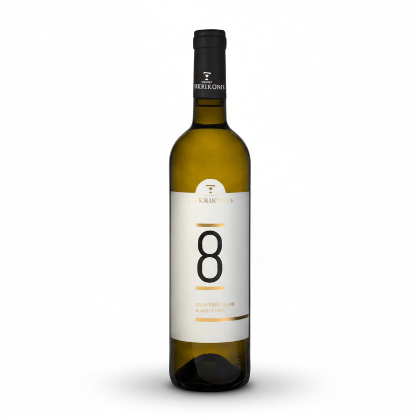Weißwein Tsikrikonis Winery 8 aus dem Jahr 2022, elegante Flasche mit weißem Wein im Weinglashalter.