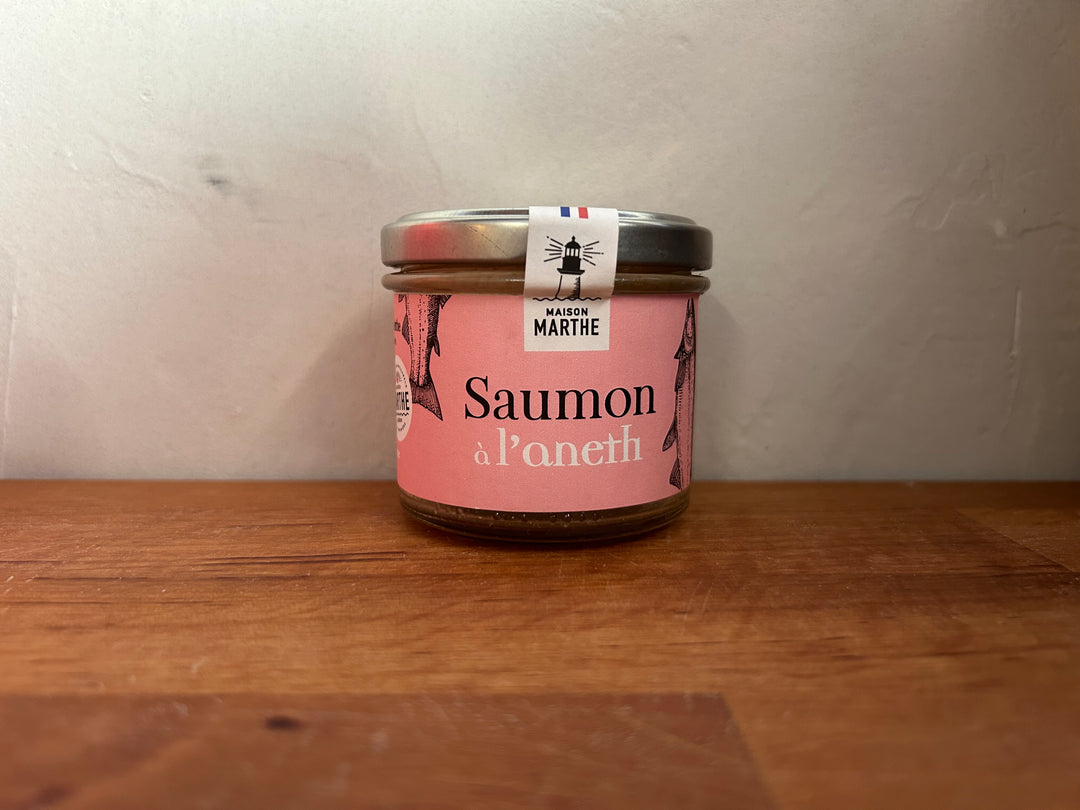 Feinkost Dilllachs von Conserverie Maison Marthe, auf der Insel Oléron, in einer eleganten Verpackung.