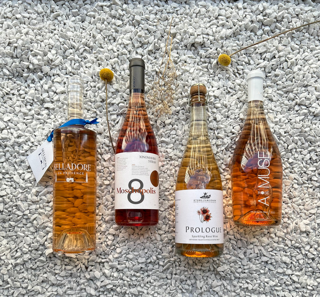 Weinpaket "Rosé ist ein Geisteszustand" vom Weinhandel Holy Grail Köln mit verschiedenen Roséweinen in einer Geschenkbox.