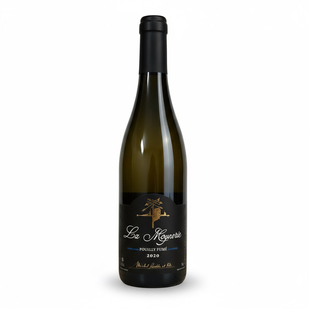 Weißwein Michel Redde et Fils Pouilly-Fumé La Moynerie 2020 in einem Weinglas, hellgelbe Farbe, Flasche im Hintergrund